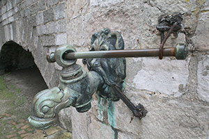 Grand robinet en bronze - Citerne de la citadelle - Fréville (Nord) - Source : Own work - Auteur : Jean-Pol GRANDMONT